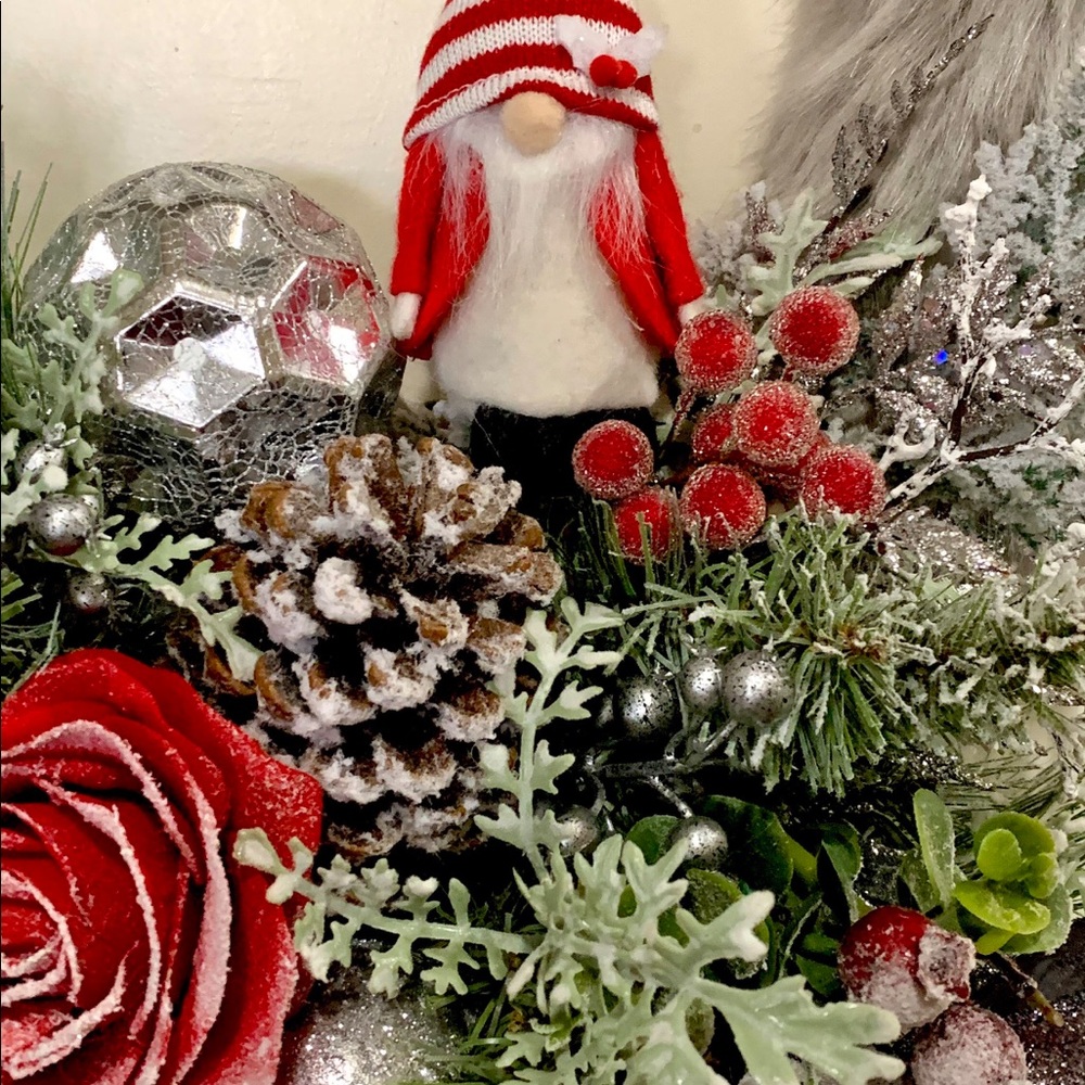 Handmade Holiday Gnome Wreath. - Picture 4 of 4